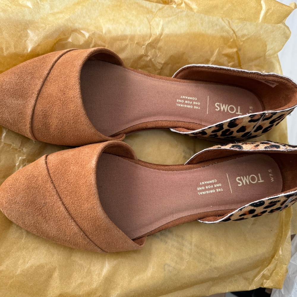 TOMS Women's Tan and Leopard Flats